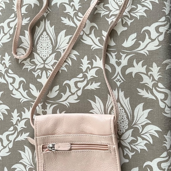 Like New Leather Crossbody Bag - Picture 3 of 3